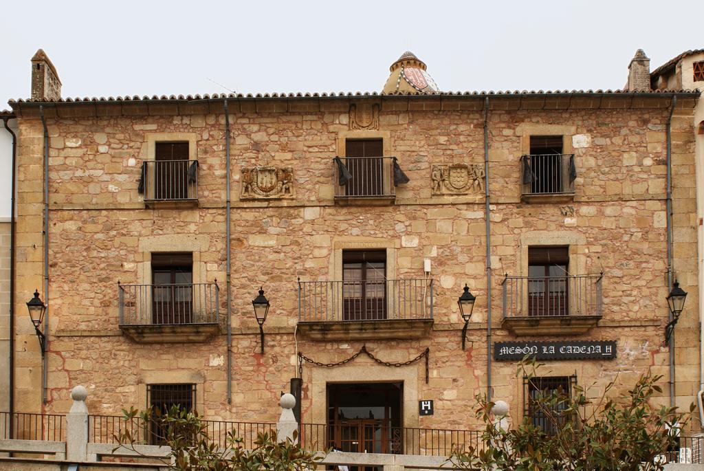 Hostal Meson La Cadena Trujillo Exterior photo